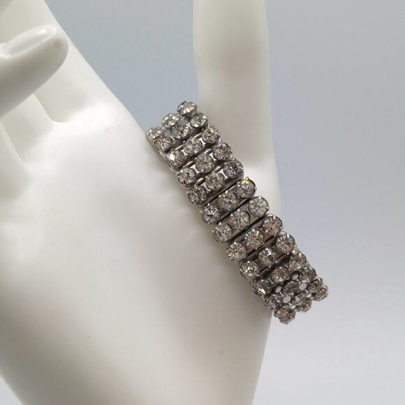 Vintage Japan Clear Rhinestone Expansion Bracelet, Clear Rhinestones, Up to 8" - Picture 8 of 10